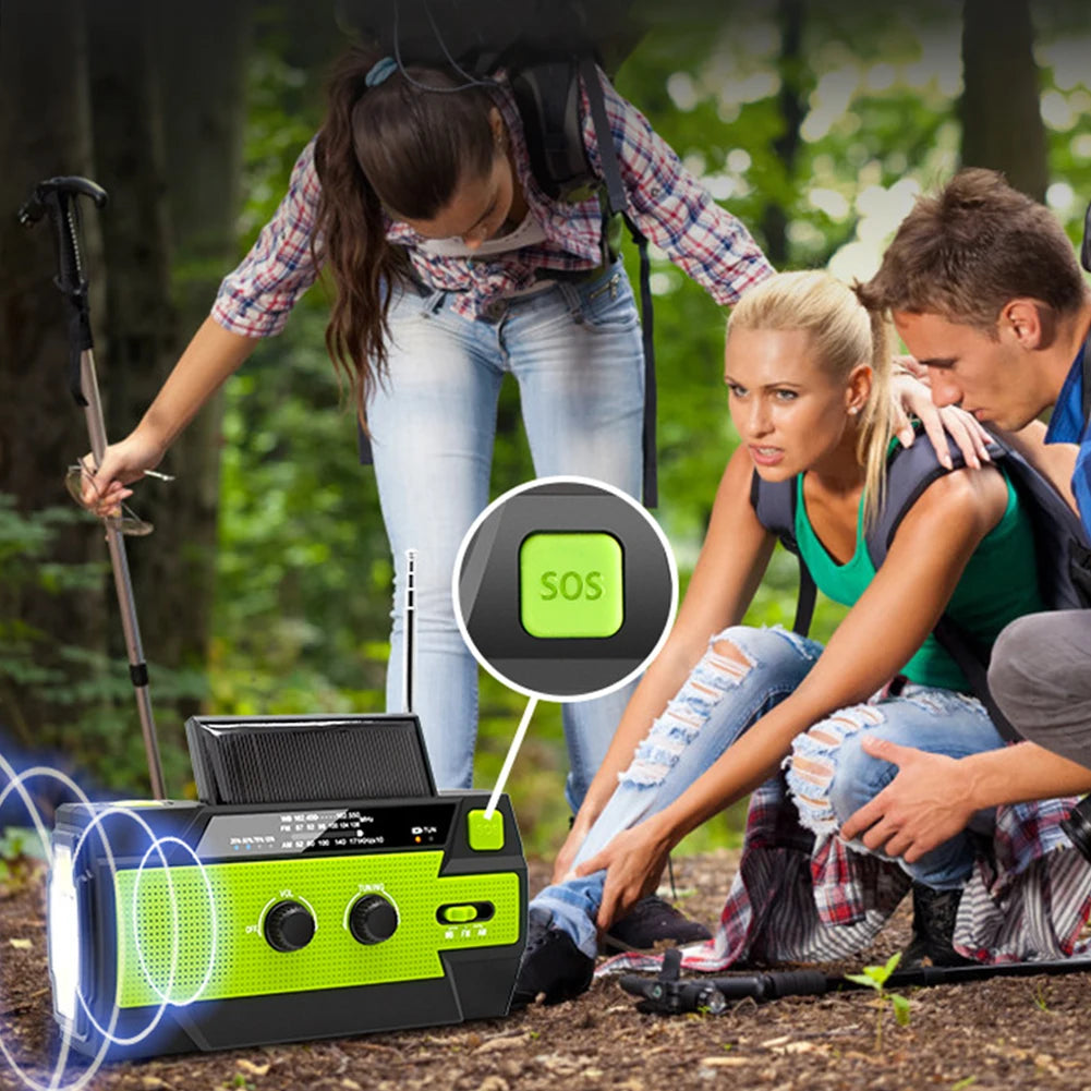 Portable AM/FM Radio with LED Flashlight Multifunctional Solar Radio 4000mAh Wind Up Solar Radio for Outdoor Camping Travel